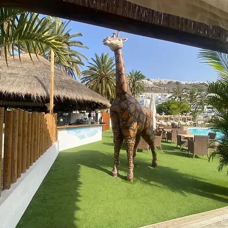 With Jacuzzi And Pool Access Holiday home *