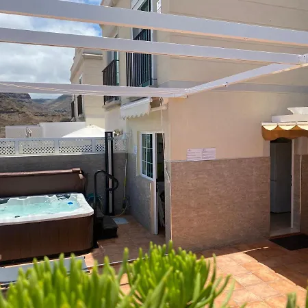 Dom wakacyjny With Jacuzzi And Pool Access