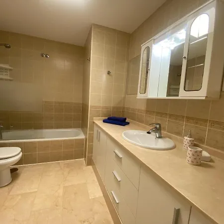 Dom wakacyjny With Jacuzzi And Pool Access *